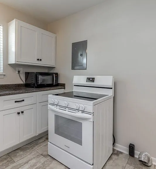 1605 Foust St — Photo 17