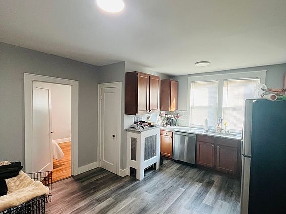 4th image of 275 S Allen St #1
