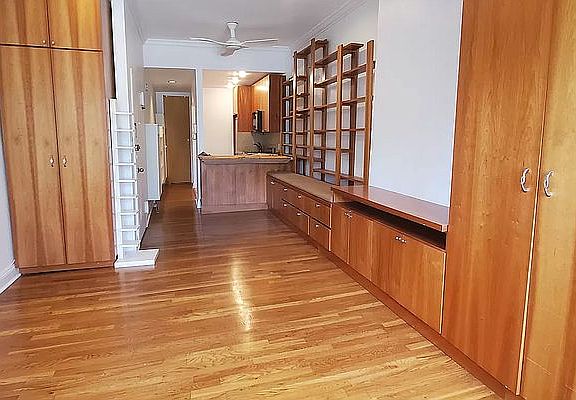 4th image of 308 E 73rd St APT 4C