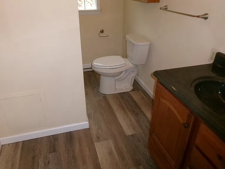 706 Rosemary Ln — Photo 4