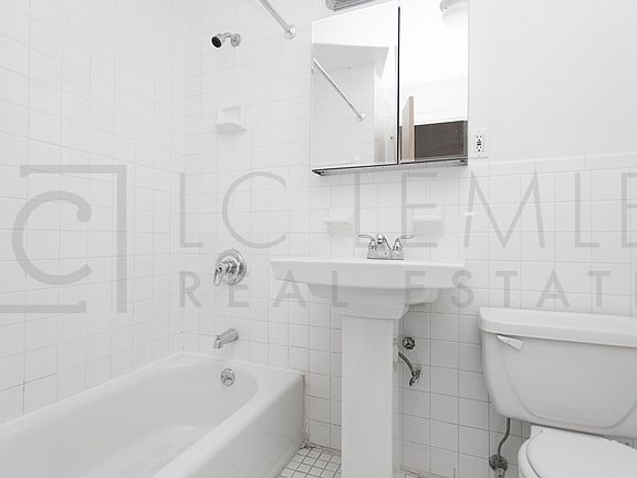 5th image of 218 E 81st St APT 1A