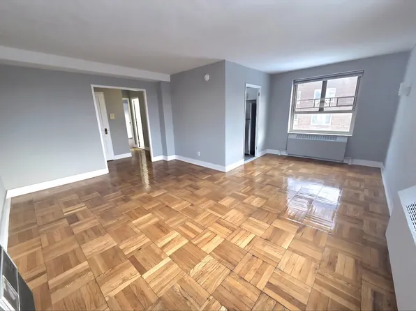 194-02 64th Cir #B, Fresh Meadows, NY 11365