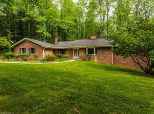 11 Westbridge Dr, Hendersonville, NC 28739