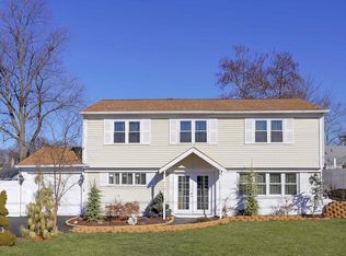 10 Sycamore Dr, Old Bridge, NJ 08857