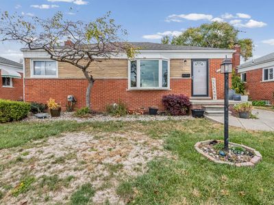 19105 Ash Ave, Eastpointe, MI, 48021