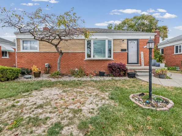 19105 Ash Ave, Eastpointe, MI 48021