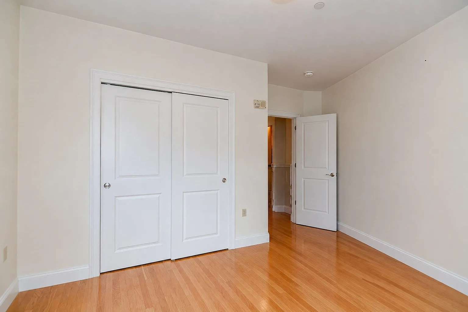 2 bed, 872 sqft, $3,650 — Photo 2
