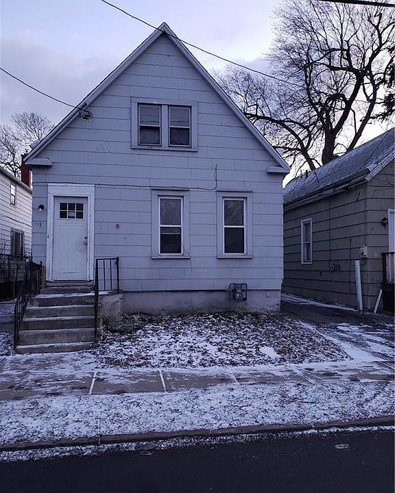 1st image of 91 Roosevelt Ave
