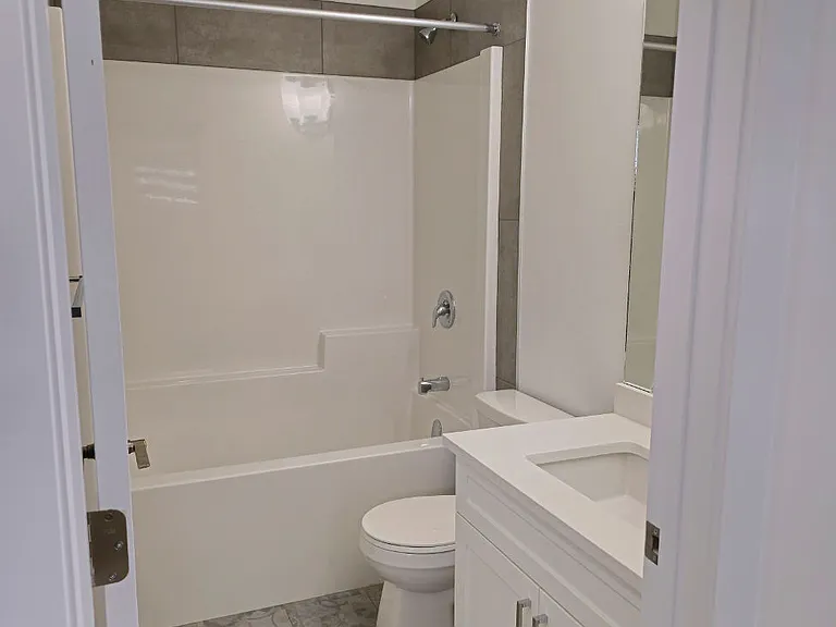 63 Fenwyck Blvd — Photo 38