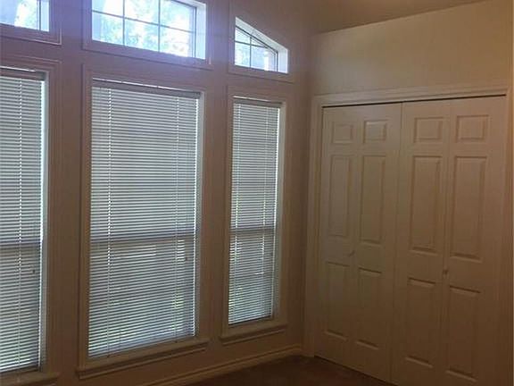 2nd image of 1006 Woodhaven Cir