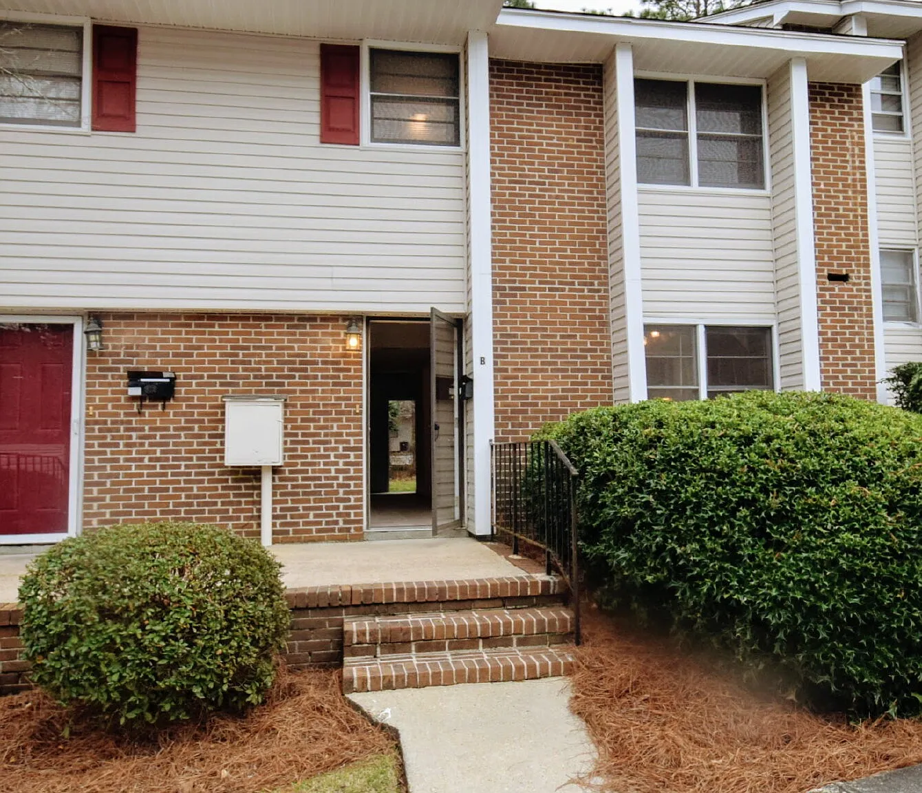 3 bed, 2.5 bath, 1452 sqft, $1,250 — Photo 1