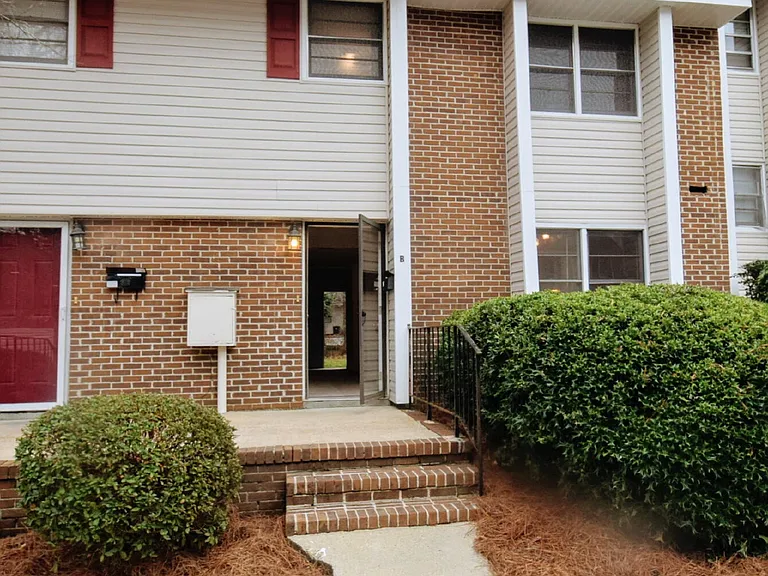 599 Winding Creek Rd #B — Photo 1