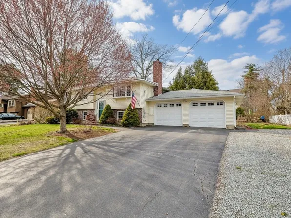 8 Royal Oak Drive, Nashua, NH 03064