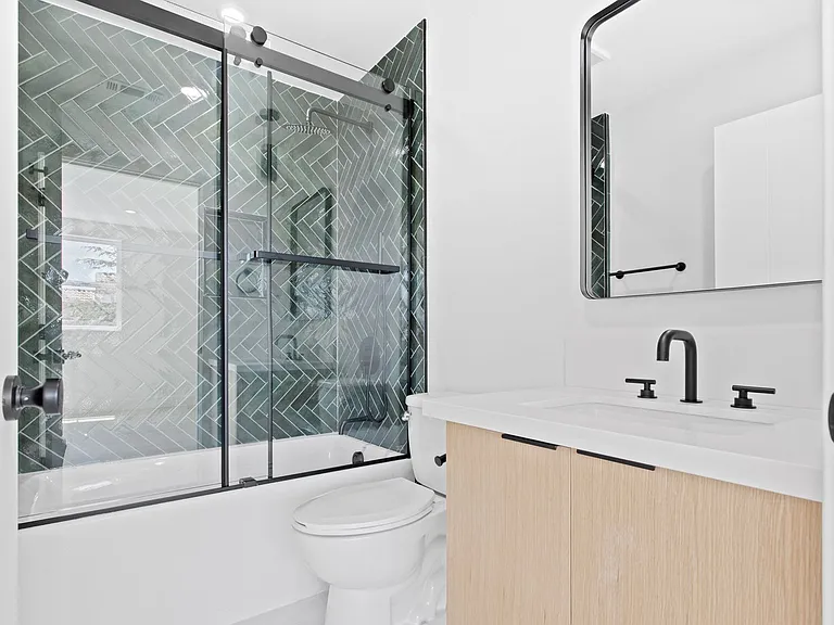 1815 Barry Ave — Photo 17