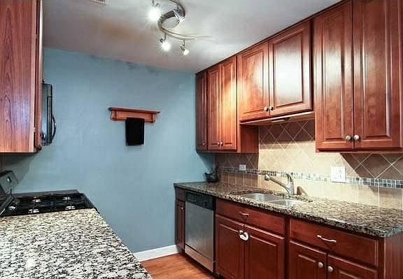 2nd image of 16W571 Mockingbird Ln APT 201