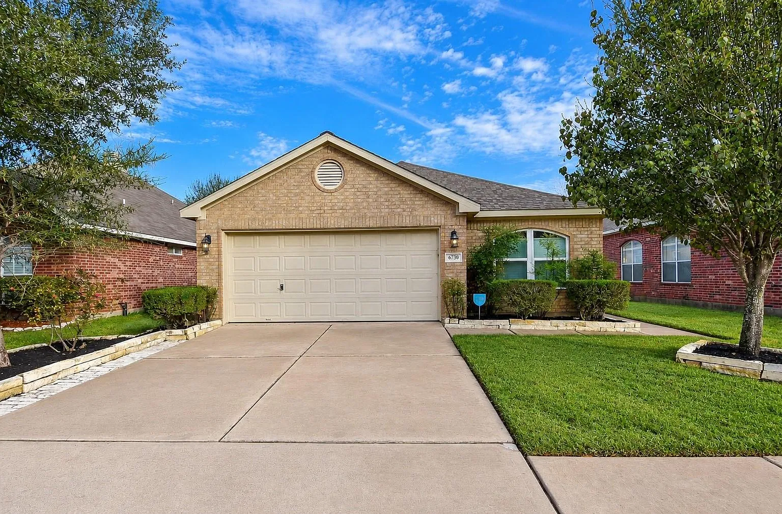 4 bed, 2.0 bath, 1864 sqft, $2,000 — Photo 1