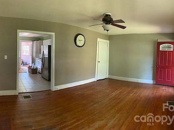 4th image of 1527 E Perry St