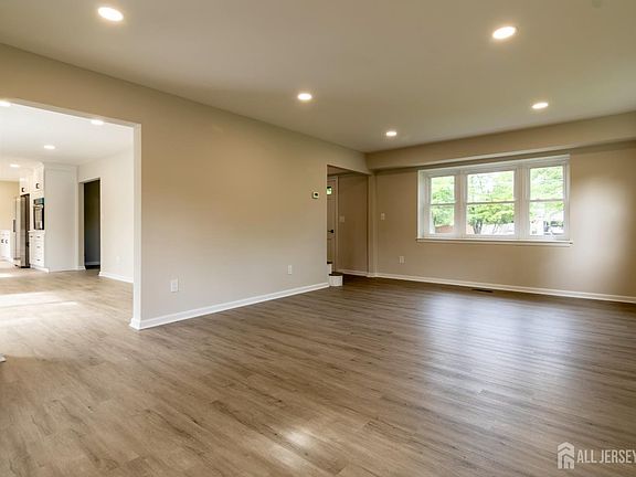 3rd image of 4 Overbrook Rd