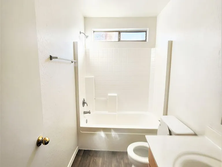 12574 W Lisbon Ln — Photo 17