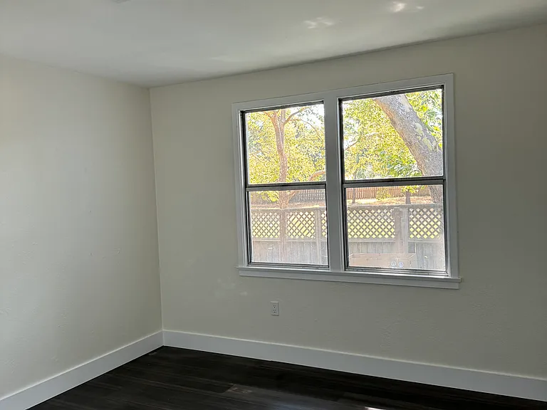 80 Martin Dr — Photo 21