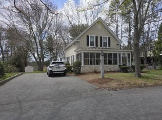141 Westview Rd, Lowell, MA 01851