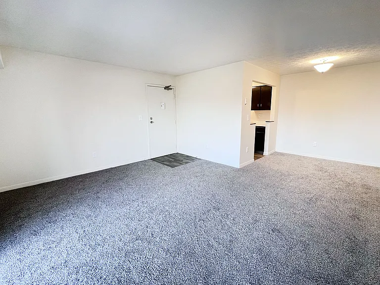 Four Worlds Apartments — Photo 78