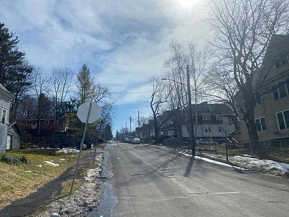 5th image of 270 Reed Ave