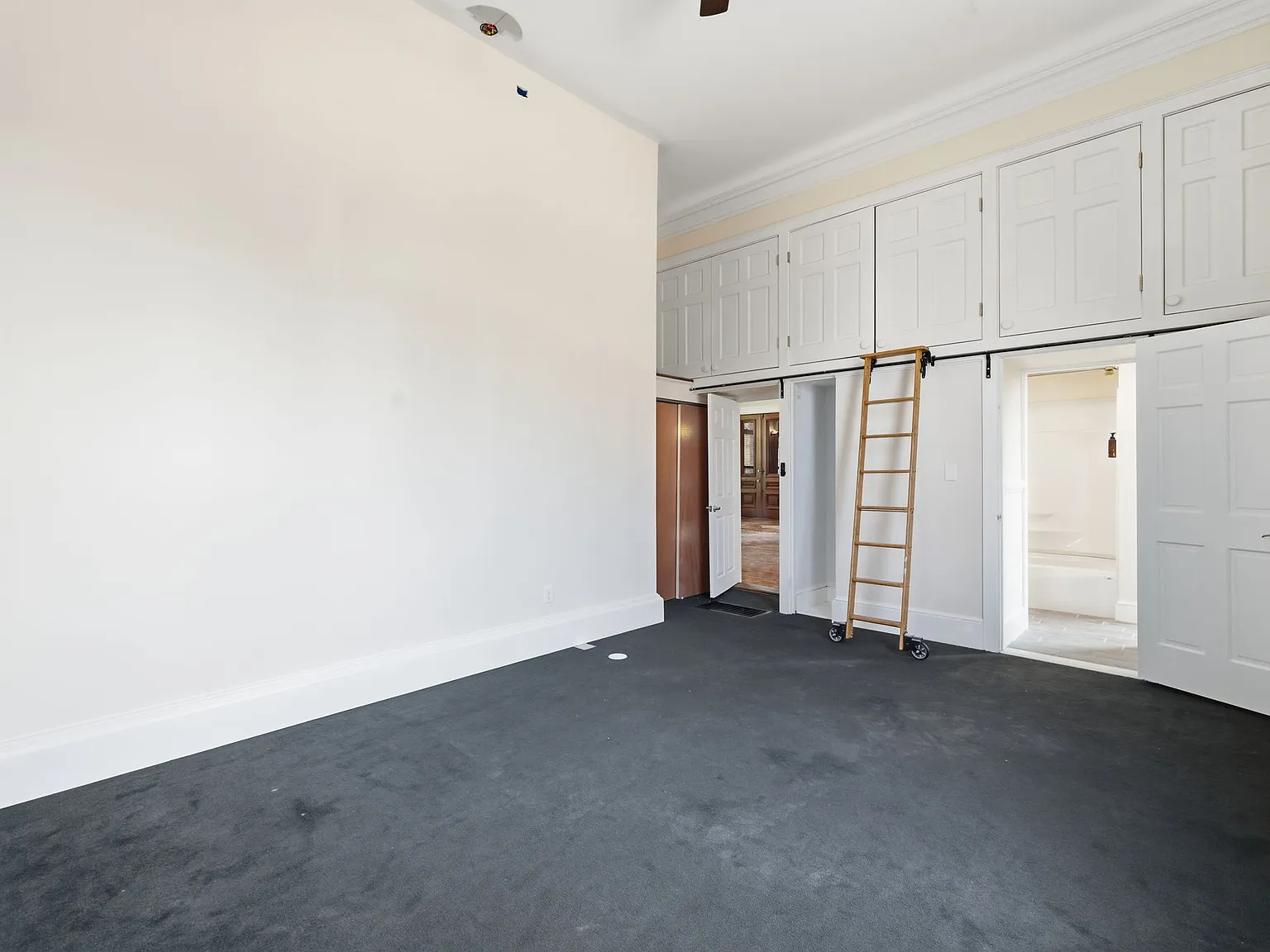 3 bed, 2.5 bath, 1932 sqft, $4,500 — Photo 4