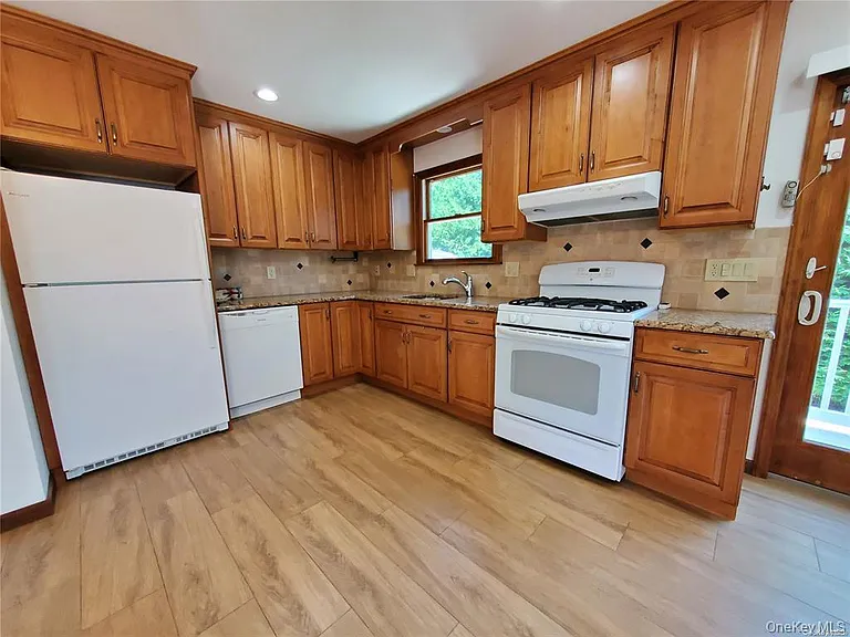 123 Maple Ave — Photo 4