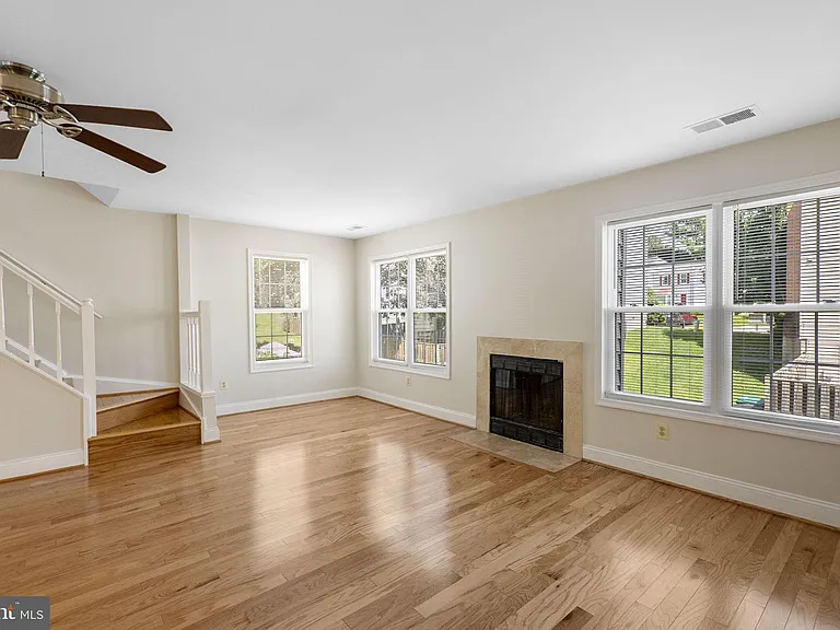 124 Barnsfield Ct #216 — Photo 17