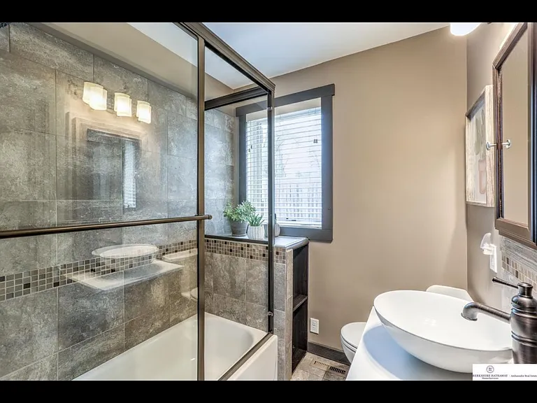 7602 Corby Cir — Photo 17