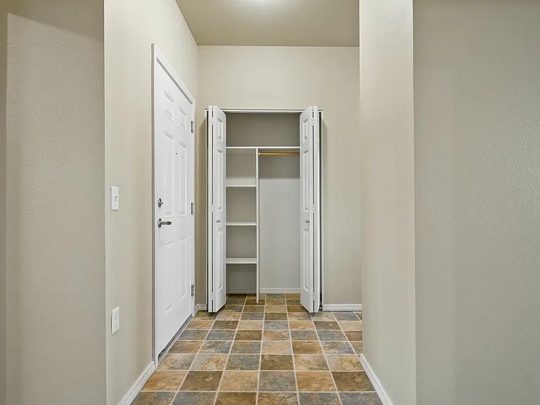 Springbrook Ridge Apartments — Photo 18