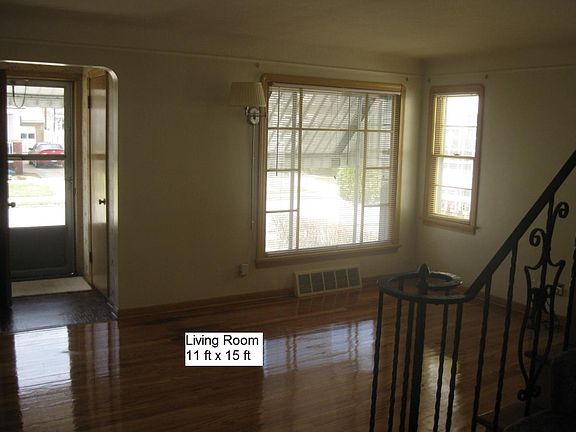 4th image of 4911 E 109th St