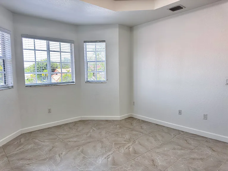 7905 SW 120th Ave — Photo 9