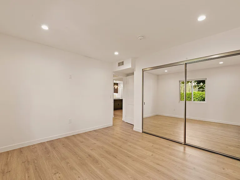 751 N Alfred St — Photo 14