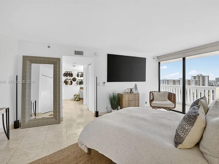 1000 Island Blvd #2105 — Photo 31