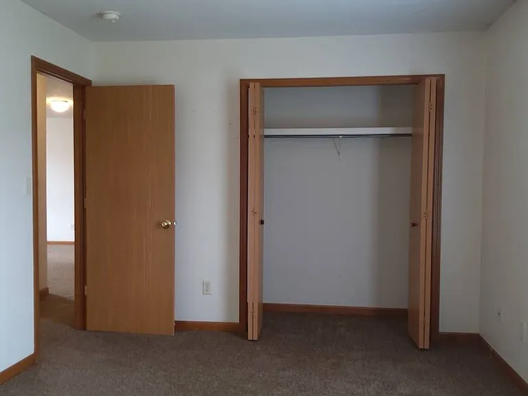 279 Woodridge Ct — Photo 4