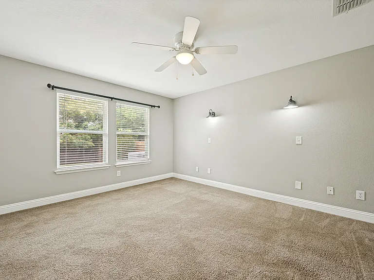1601 Elm St — Photo 13