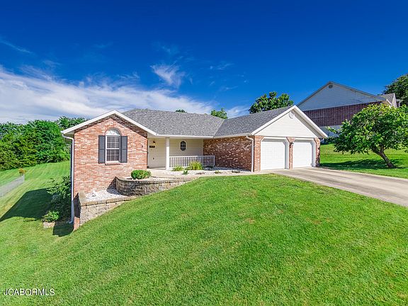 2nd image of 929 Amethyst Ln