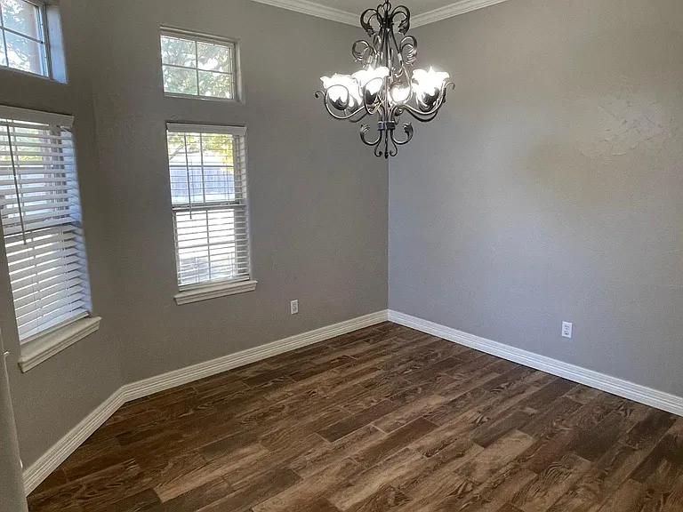 5608 Spencer St — Photo 3