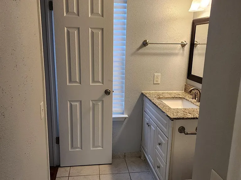 11710 Southlake Dr #6 — Photo 11