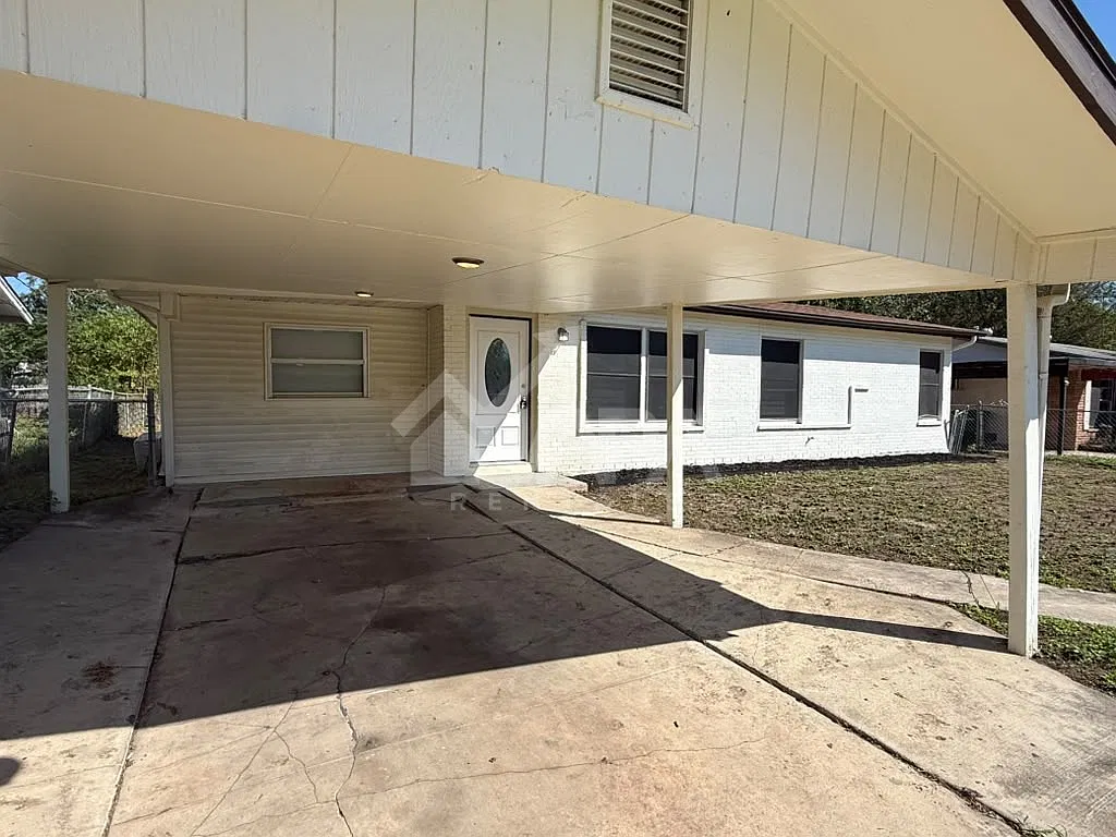 3 bed, 1578 sqft, $2,000 — Photo 3