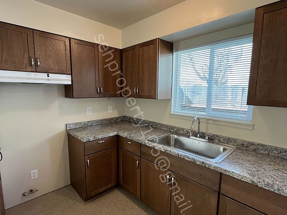 2nd image of 222 Lang St