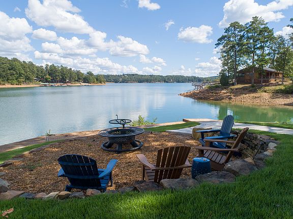 3rd image of 214 Yellow Creek Dr