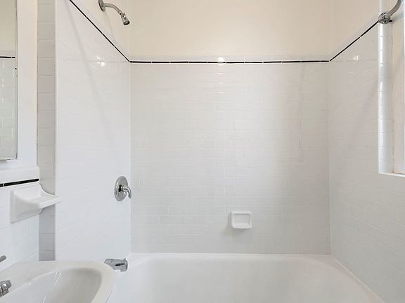 5th image of 400 E 50th St APT 5F