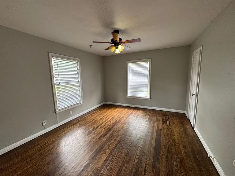 2600 McKenzie Ave — Photo 3