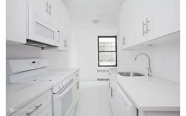 Rented by Douglas Elliman | media 14