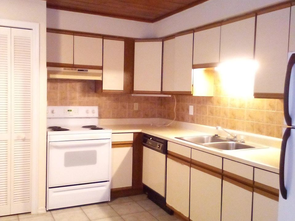 2nd image of 2975 5th St