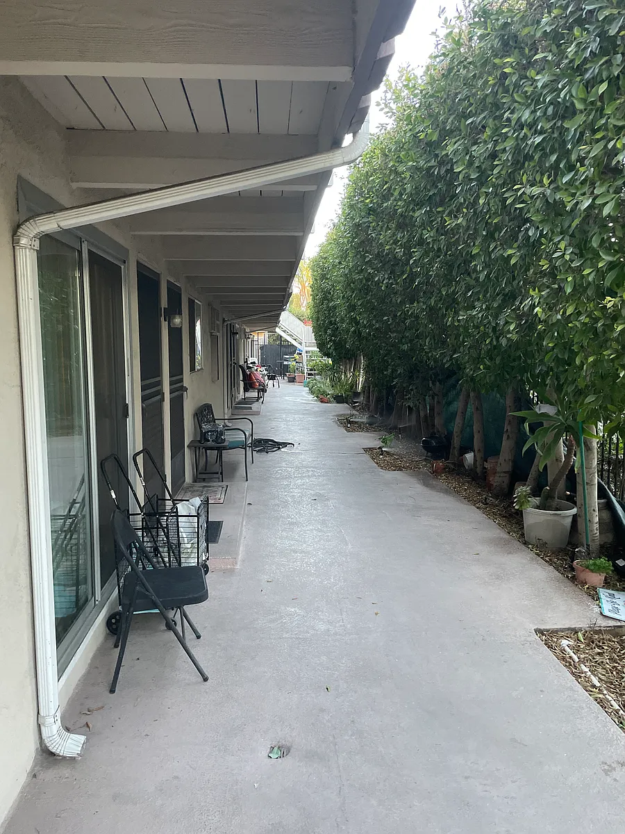 Building Photo - 1019 E California Ave #1