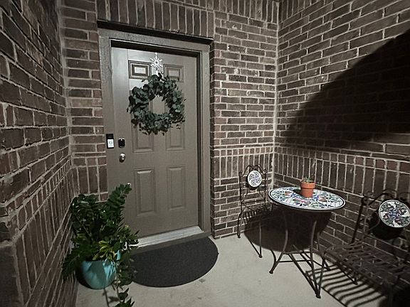3rd image of 625 Topaz Ln